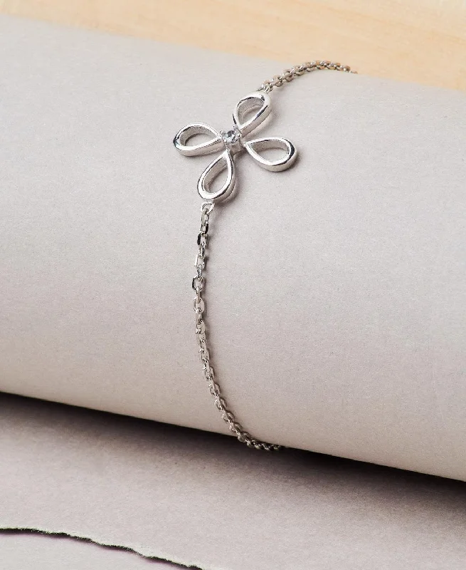 delicate charm bracelets for women -Fashionable Floral Stone Studded Silver Bracelet.