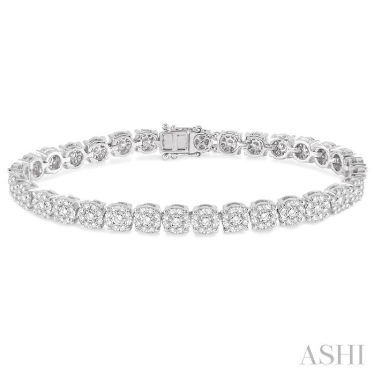 classic solitaire bracelets for women -5 Ctw Round Cut Diamond Lovebright Bracelet in 14K White Gold